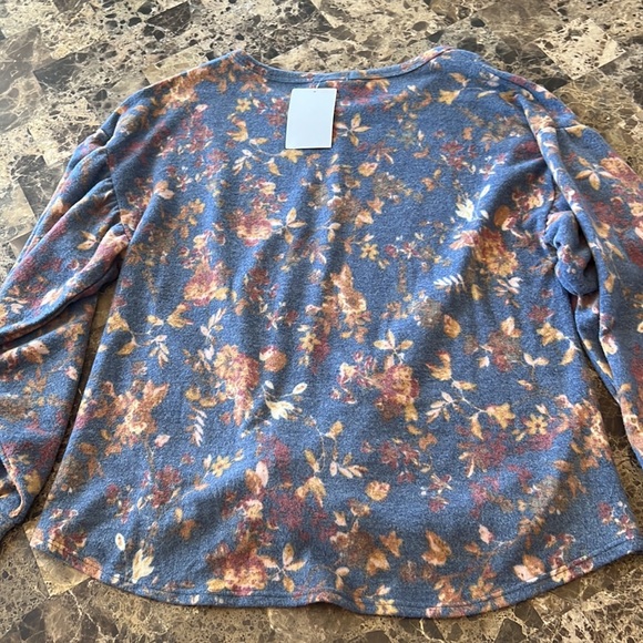 Eyeshadow front knot floral sweater - Picture 5 of 7